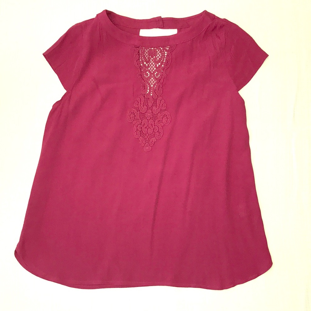 NWOT! Lovely Blouse with Appliqué